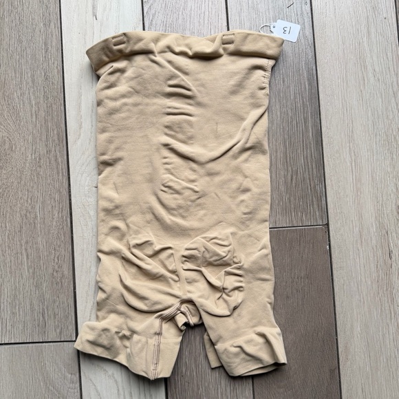 SKIMS Seamless Sculpt Strapless Shortie Bodysuit - Picture 2 of 7